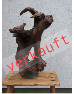 Skulptur aus Holz und Stein